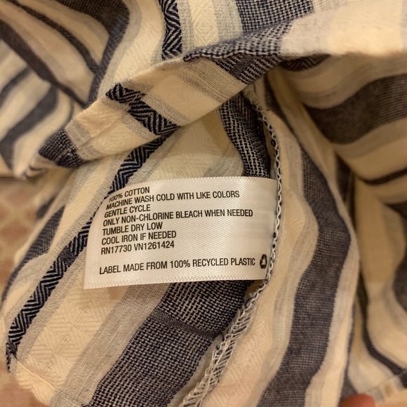 Universal threads stripped blue and white tank. M. - Picture 4 of 4